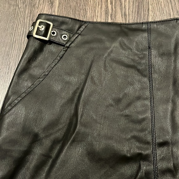 Leather skirt with pockets - Picture 2 of 7